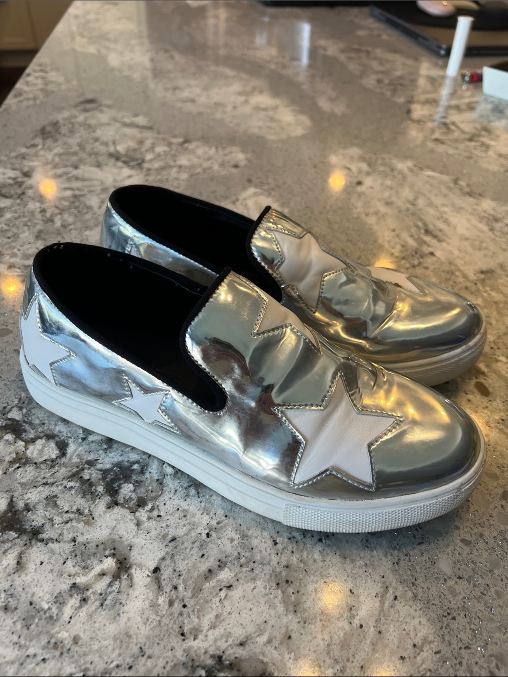 Wild Diva Lounge Silver Metallic Star Slip On Sneaker 7.5 EUC